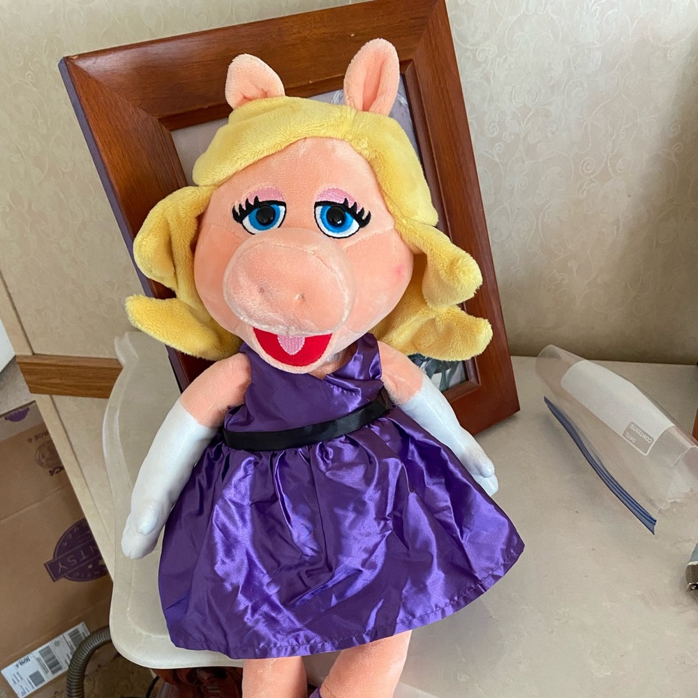 Miss Piggy buddy